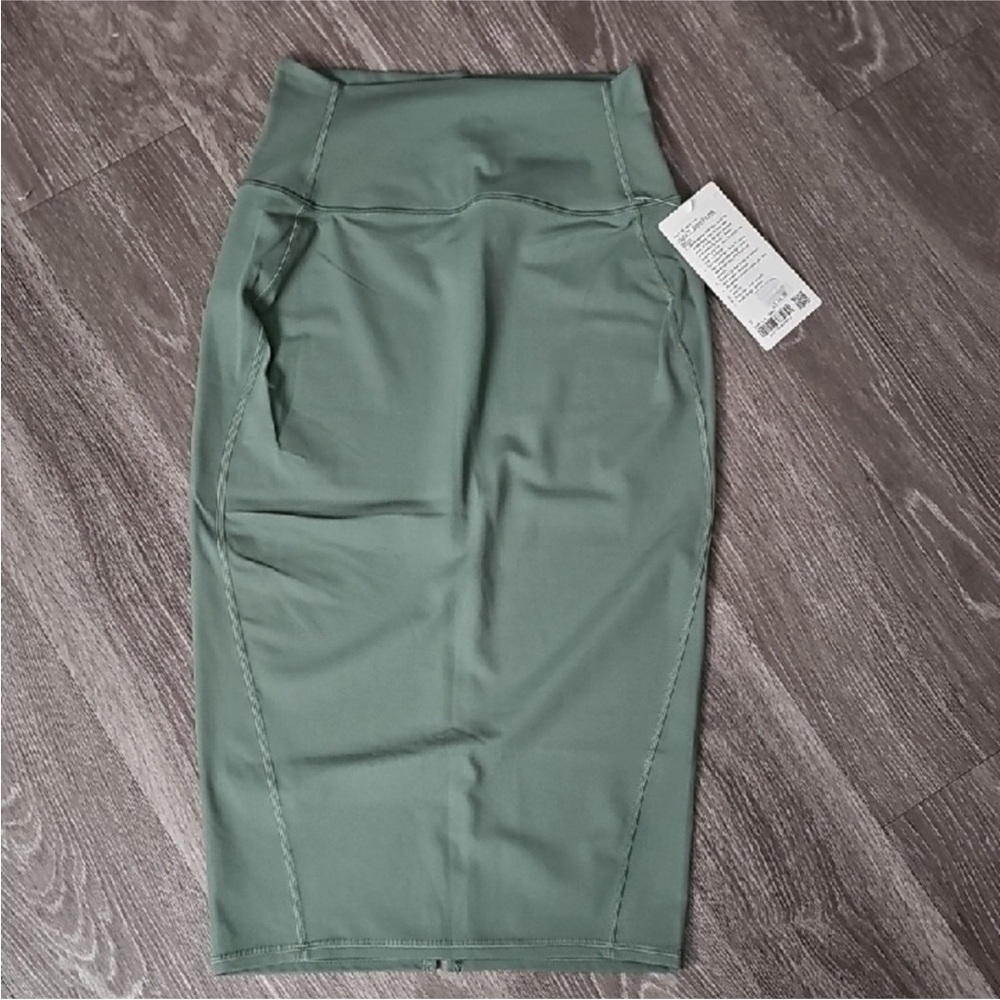 Lululemon NULU Slim Fit HR Skirt Sz 6 GREU, Snatches You In Nwts